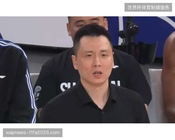 上海主帅卢伟率队创下多项纪录荣膺最佳教练，打造了攻守兼备的联盟顶级强队